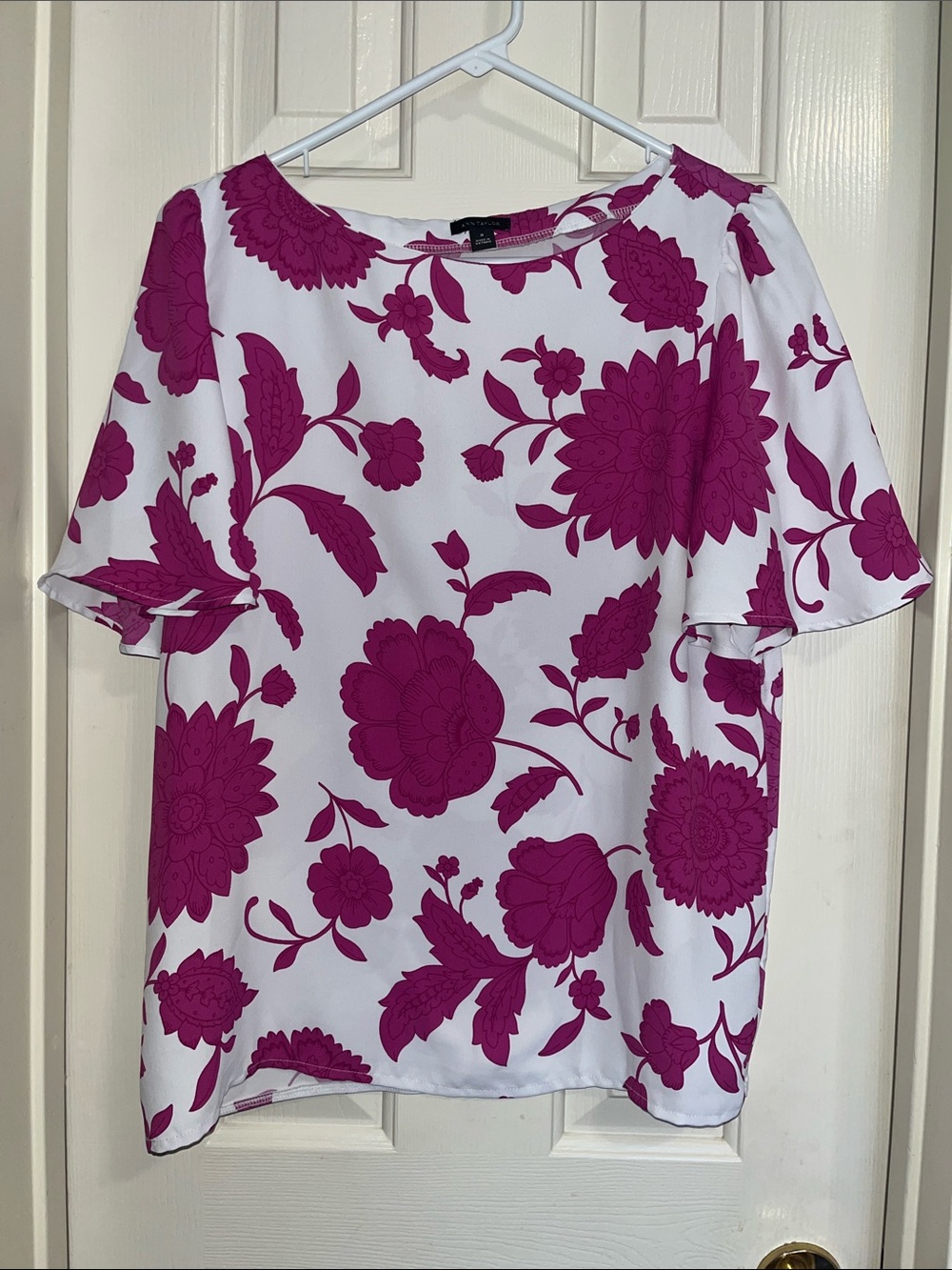 Ann Taylor White Top with Fuchsia Floral Print Medium